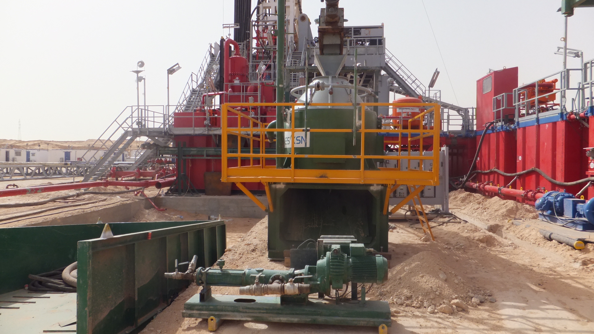 鉆井廢棄物處理凈化系統(tǒng)的出現(xiàn)能夠解決現(xiàn)場環(huán)境問題