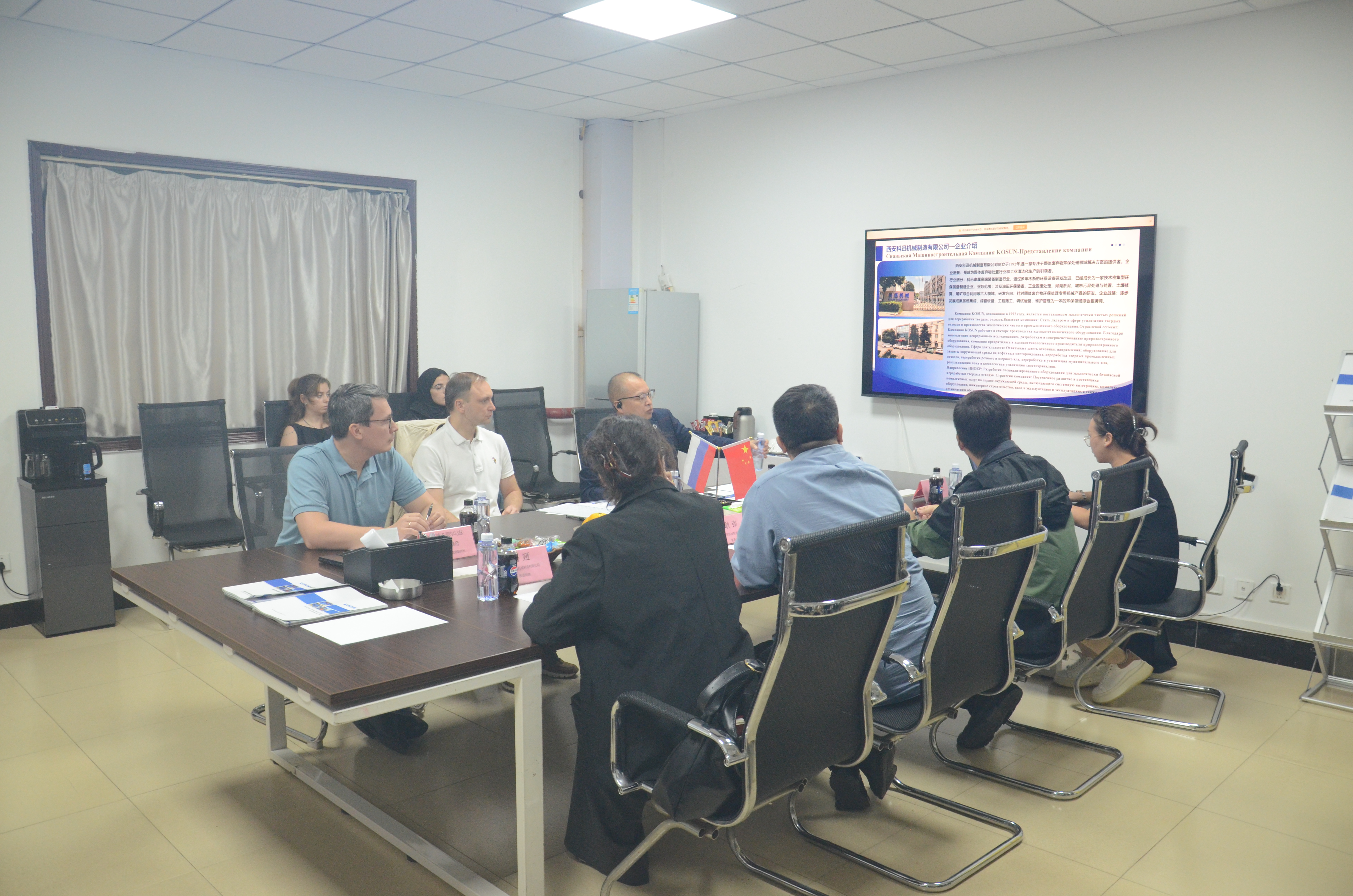 雙方正在進(jìn)行會議溝通